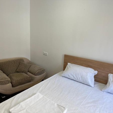 Favorit Hotel-Hostel เยเรวาน ภายนอก รูปภาพ