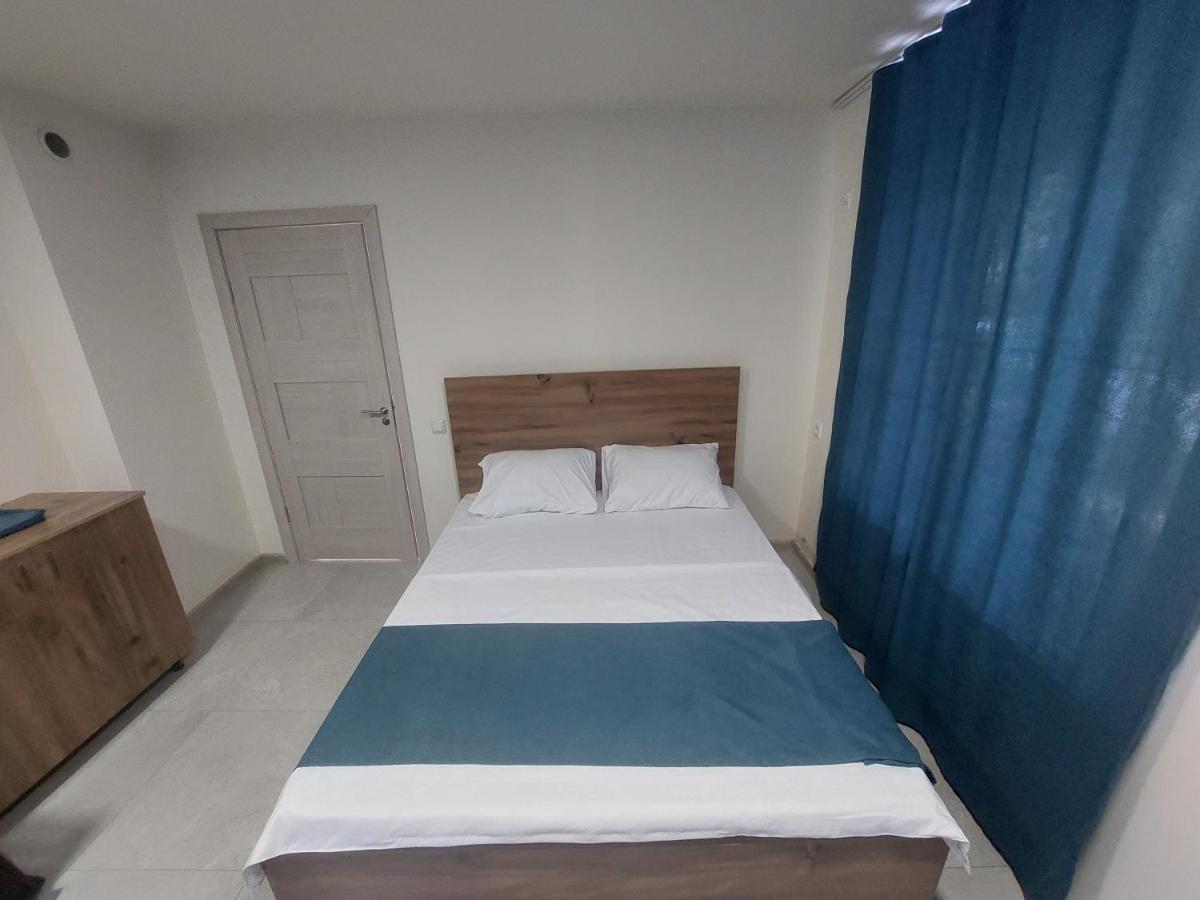 Favorit Hotel-Hostel เยเรวาน ภายนอก รูปภาพ