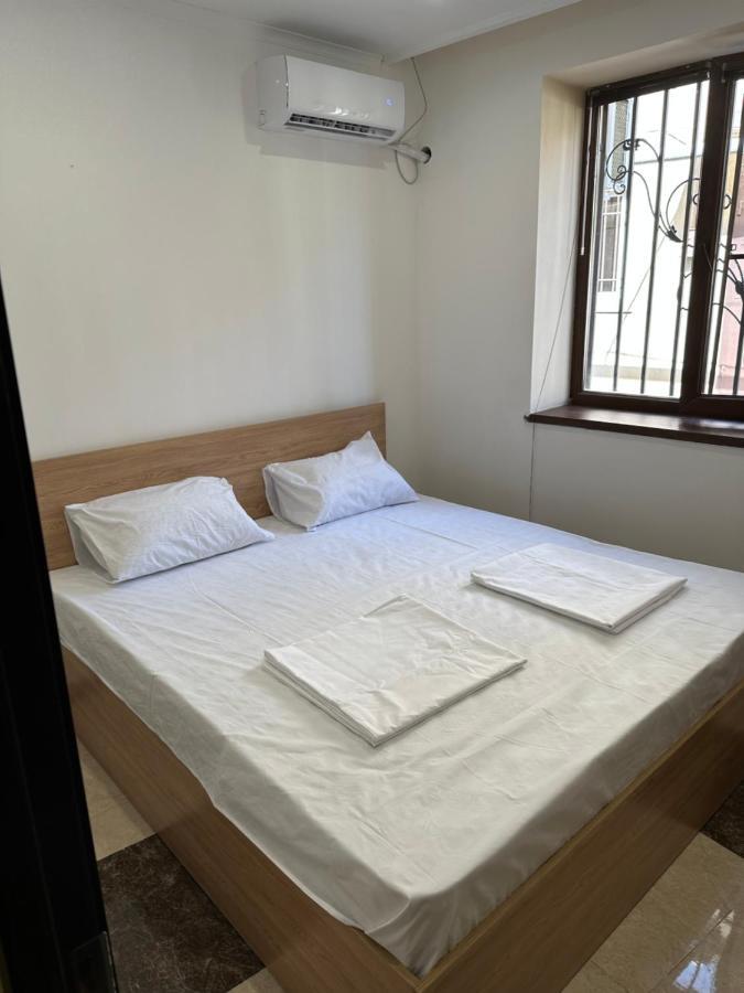 Favorit Hotel-Hostel เยเรวาน ภายนอก รูปภาพ