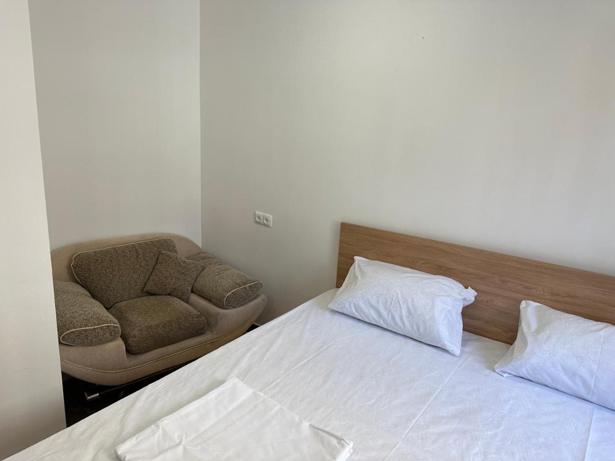Favorit Hotel-Hostel เยเรวาน ภายนอก รูปภาพ