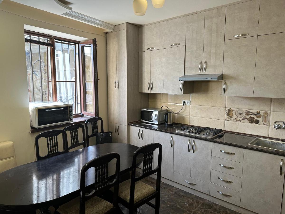 Favorit Hotel-Hostel เยเรวาน ภายนอก รูปภาพ