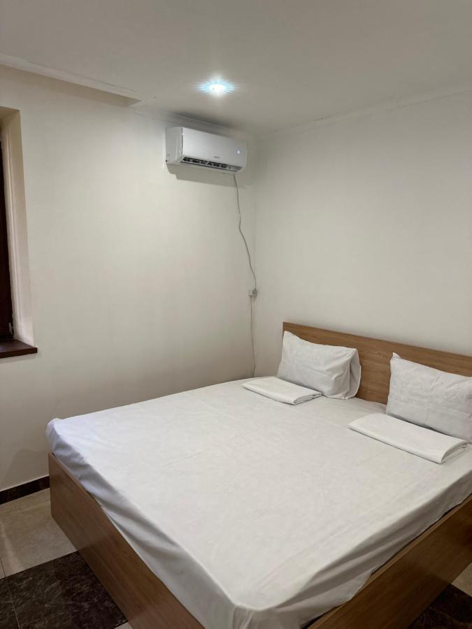 Favorit Hotel-Hostel เยเรวาน ภายนอก รูปภาพ