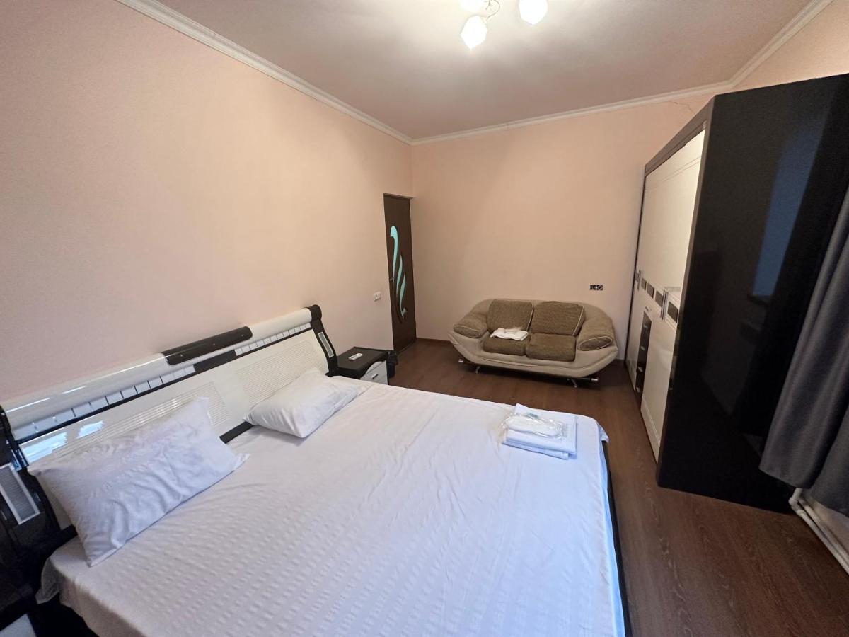 Favorit Hotel-Hostel เยเรวาน ภายนอก รูปภาพ